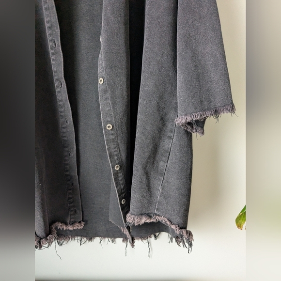 Missguided plis - Oversized Black Denim Shirt with Frayed Hem Size 20 - Picture 4 of 5